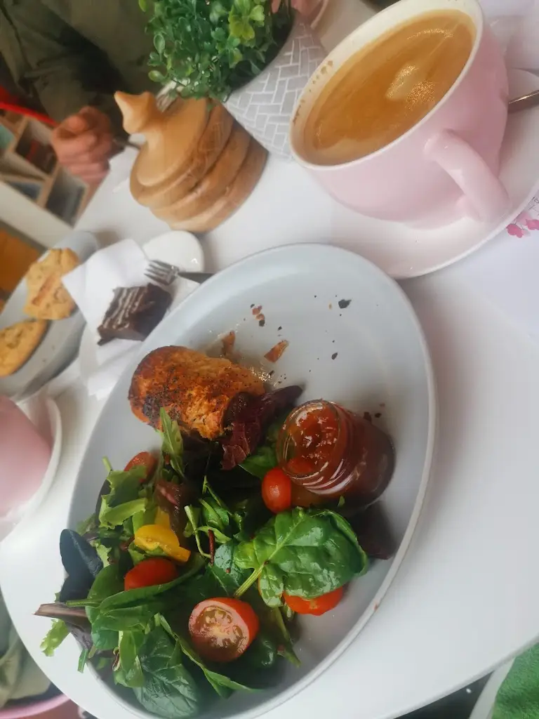 Char Vanders_The Peach and Cherry Tree_Costessey_reseña