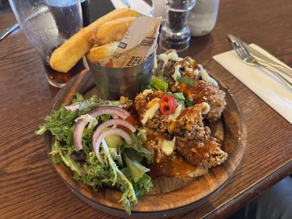 Elliott Veitch_Axe & Square_Countesthorpe_review