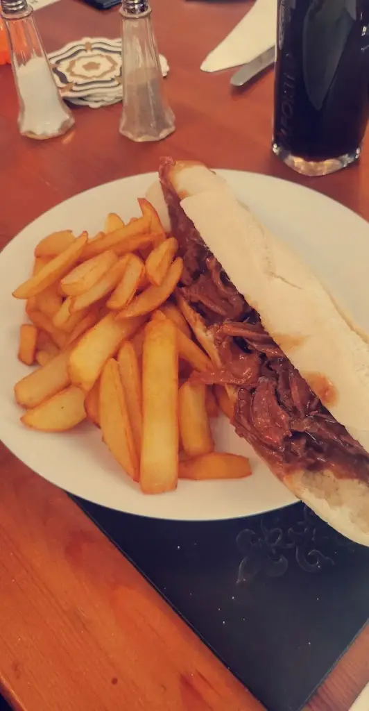 Kelly Easton_CROMWELLS_Conisbrough_review