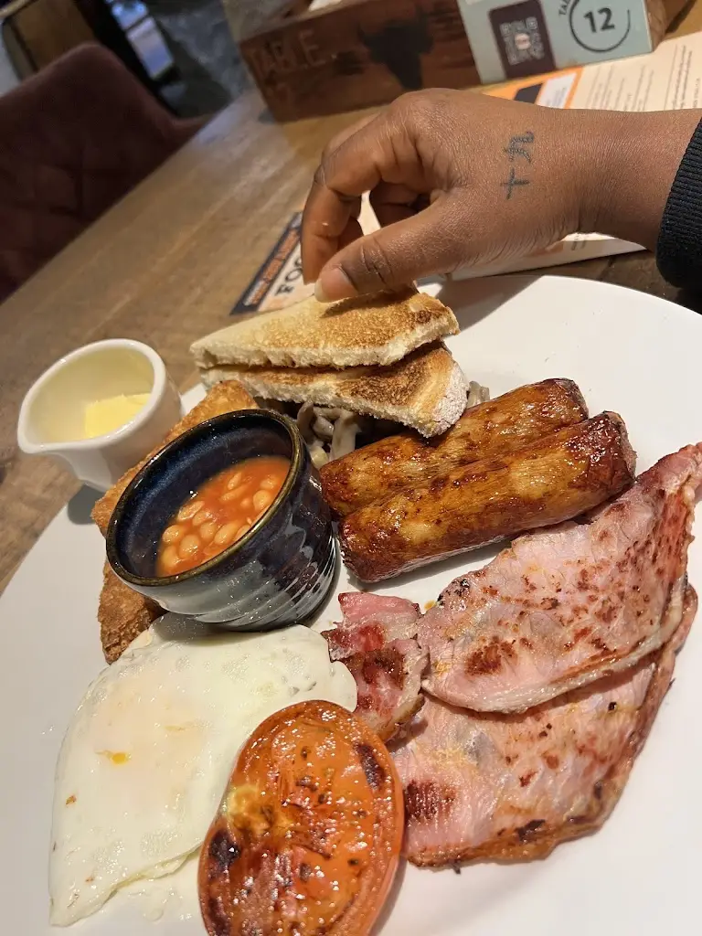 Racheal Aralepo_Bulls Head_Ashby de la Zouch_review