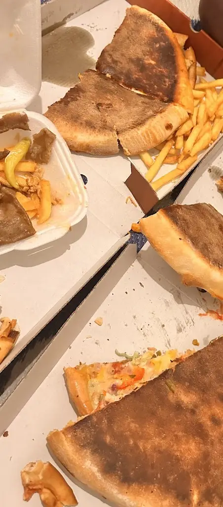 Logesh T_GINO’S PIZZERIA_Conisbrough_recensione