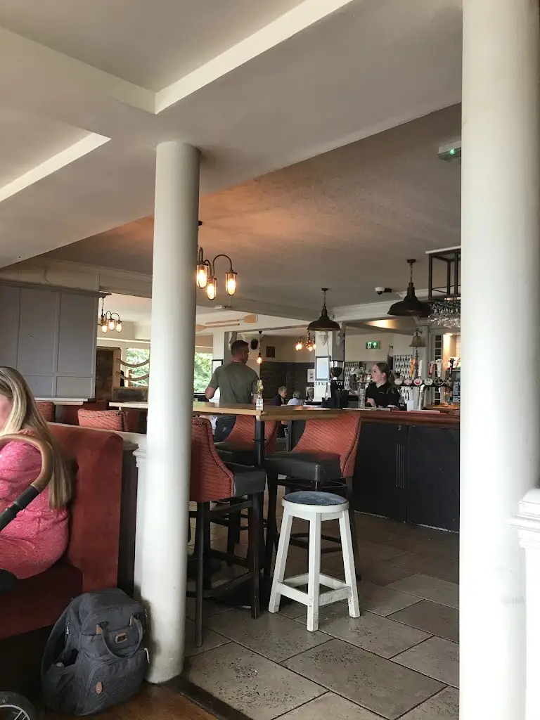 im-not-an-OG_The Churchillian Cosham_Cosham_review