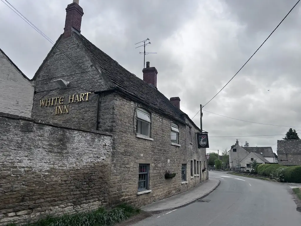 Sarah Lomax_White Hart Inn_Ashton Keynes_review