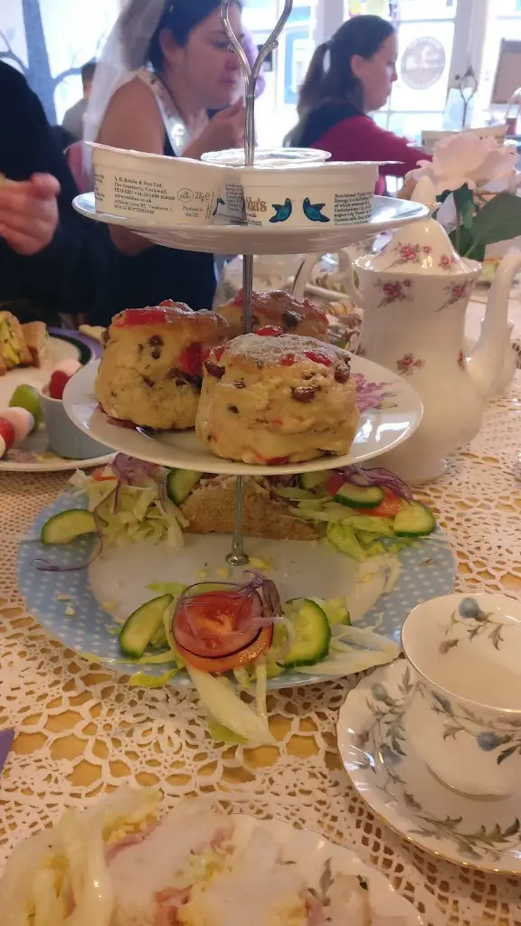 Suzanne Wallbridge_Marjorie's Tearooms & Bistro of Cosham_Cosham_review