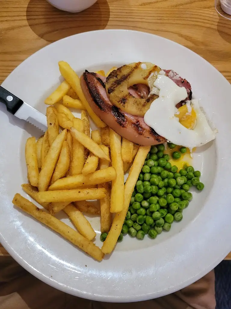 Mark Deadman_Harbour Lights Beefeater_Cosham_review