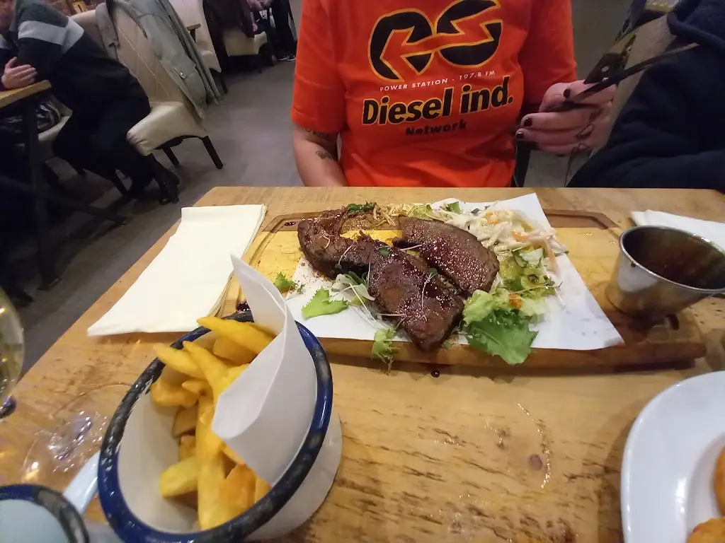 Pete Clarke_Cherrywood Smokehouse Bar & Grill_Cradley Heath_review