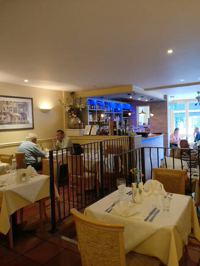 Zia Vitalia_Ashtead_slider_image_1