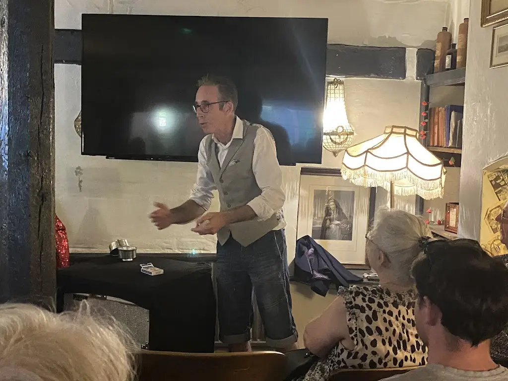 Paul Andrews_The Leg of Mutton and Cauliflower_Ashtead_review