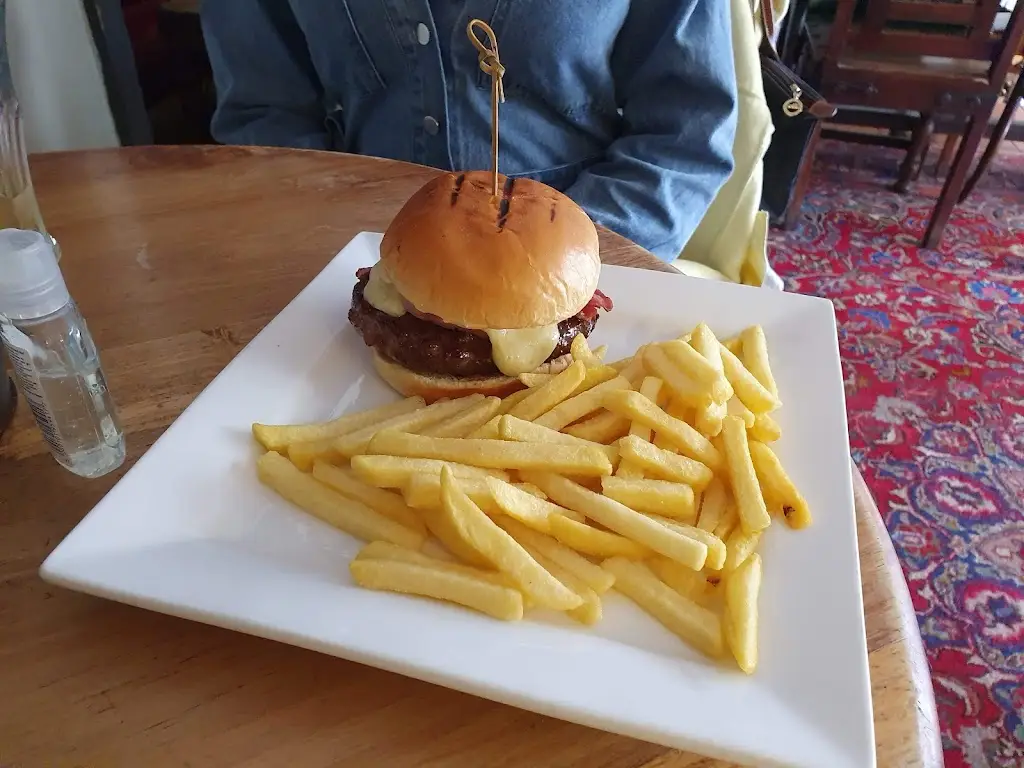 The Leg of Mutton and Cauliflower_Ashtead_slider_image_2