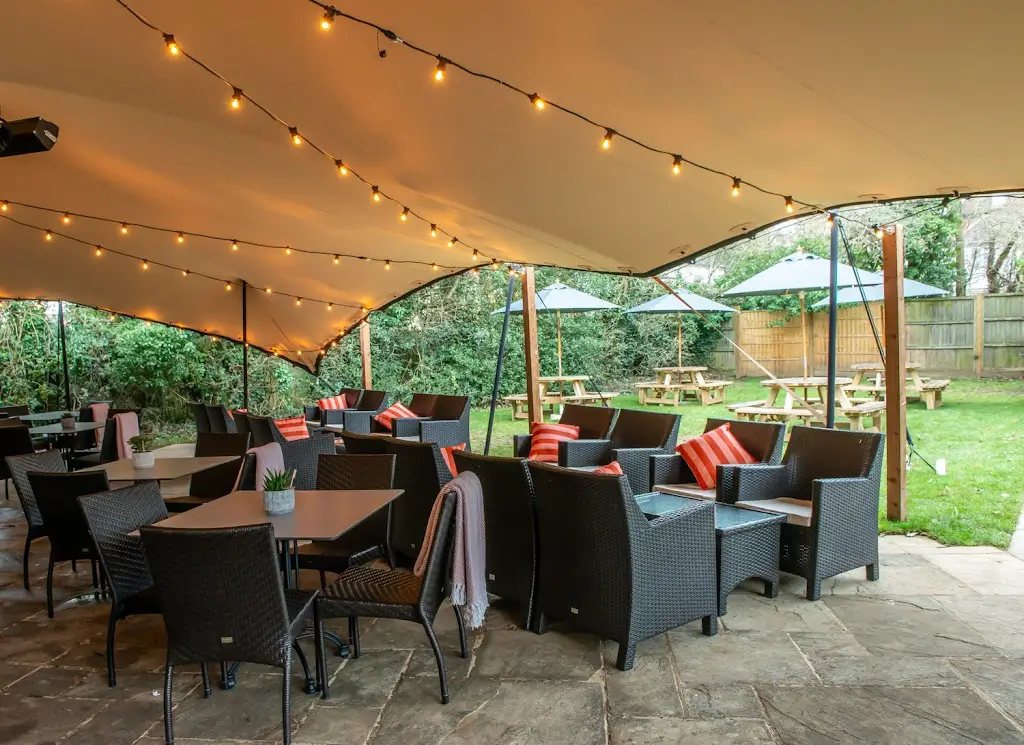 The Tudor Rose_Coulsdon_slider_image_1