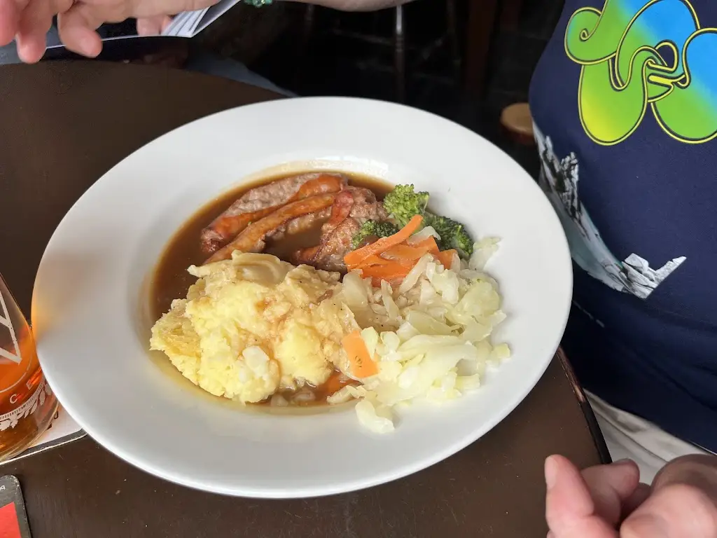 Stephanie Foster_The White Horse Inn, Clun_Craven Arms_review