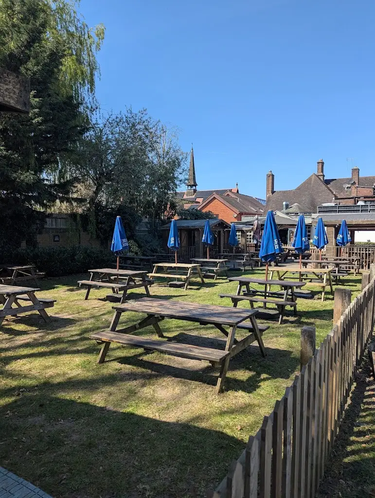 Phil Aguilar_The Woodman_Ashtead_review