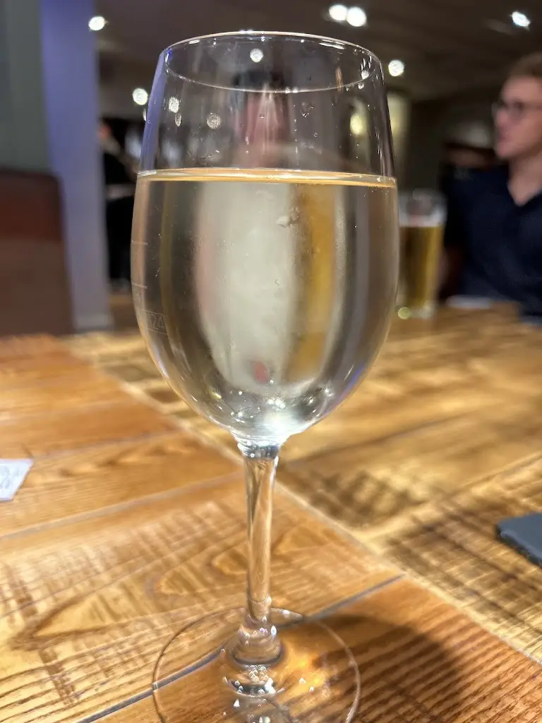 lois wellburn_The Woodman_Ashtead_review