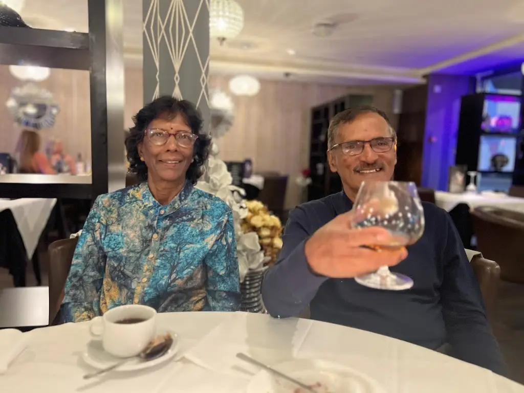 VaN EsA_Mystica Indian Restaurant_Addlestone_review