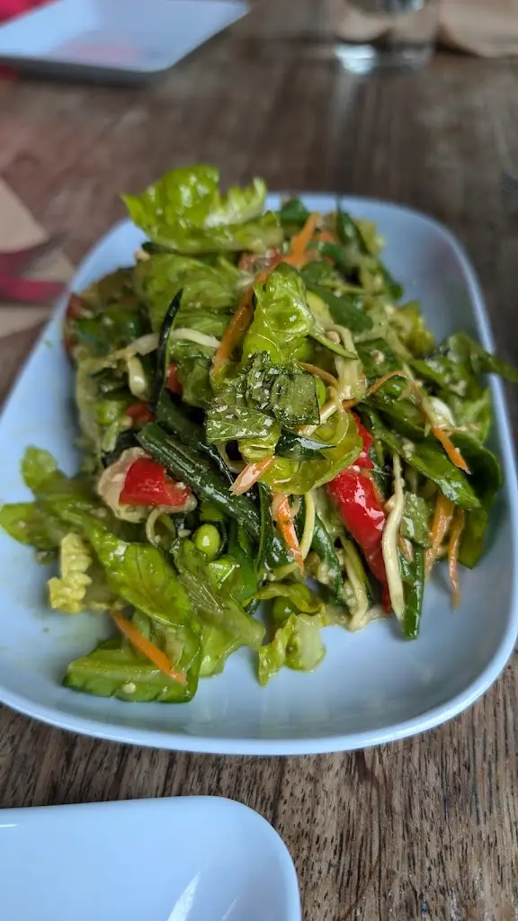 Mark Girling_Oli's Thai_Cowley_review