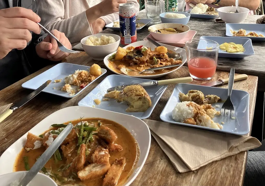 Sasha P_Oli's Thai_Cowley_review