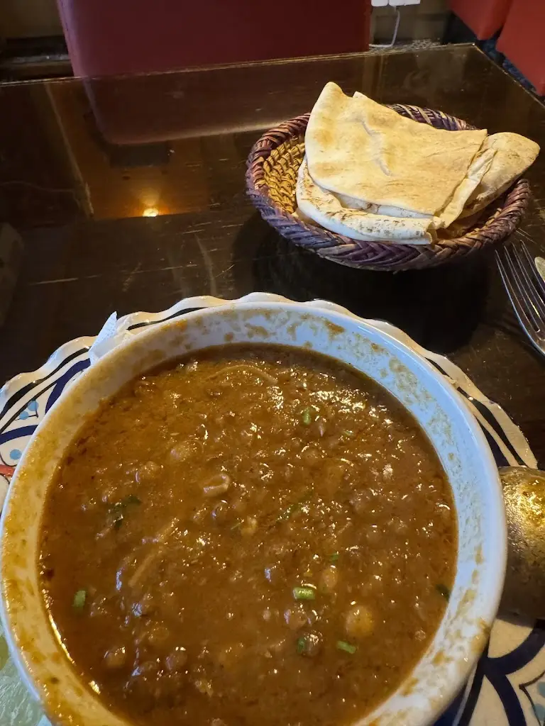 Laia Garrigos_Le Kesh_Cowley_review