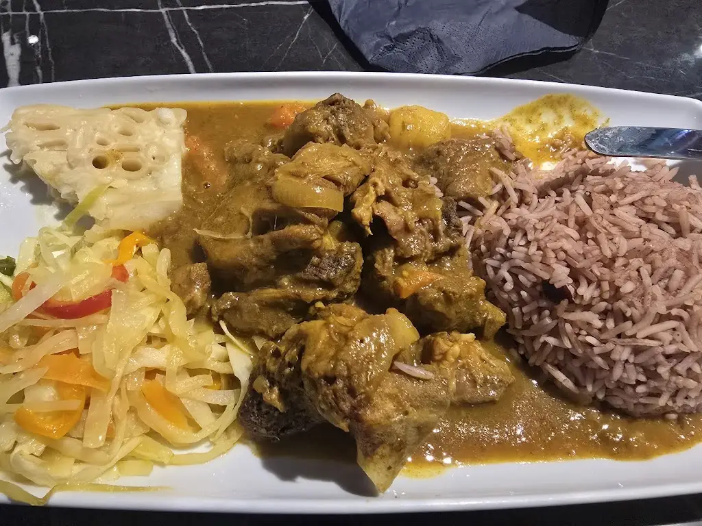 Comie's Caribbean Grill_Cowley_slider_image_3