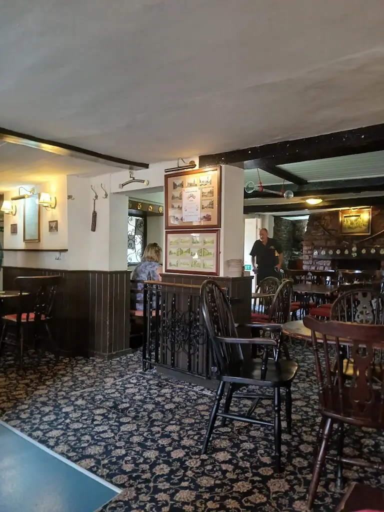 Ian Jennings_The Red Lion Inn_Crick_review