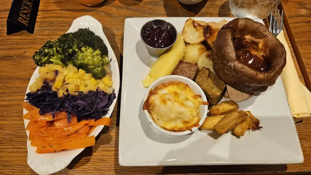 Charlotte Richardson_The Barge & Bottle_Cranwell_review