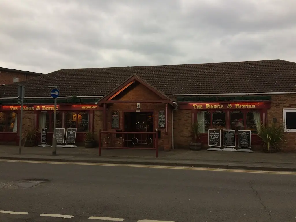 Sandra Lane_The Barge & Bottle_Cranwell_review