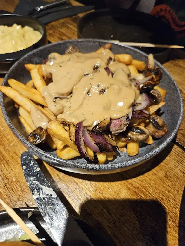 TIM SCHOFIELD_CECE'S Bar & Grill_Cranwell_review