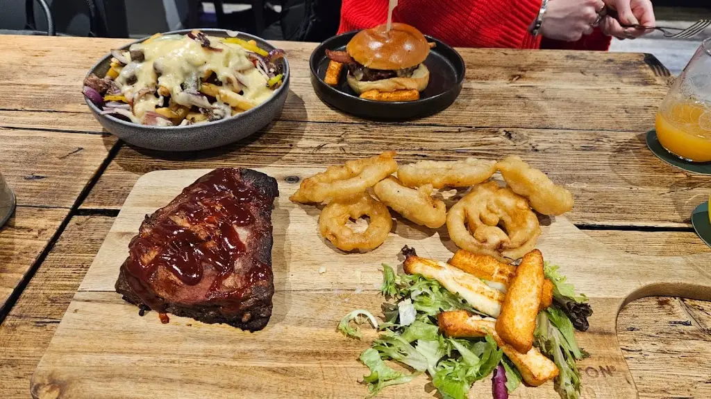 Tasha Ewen_CECE'S Bar & Grill_Cranwell_review