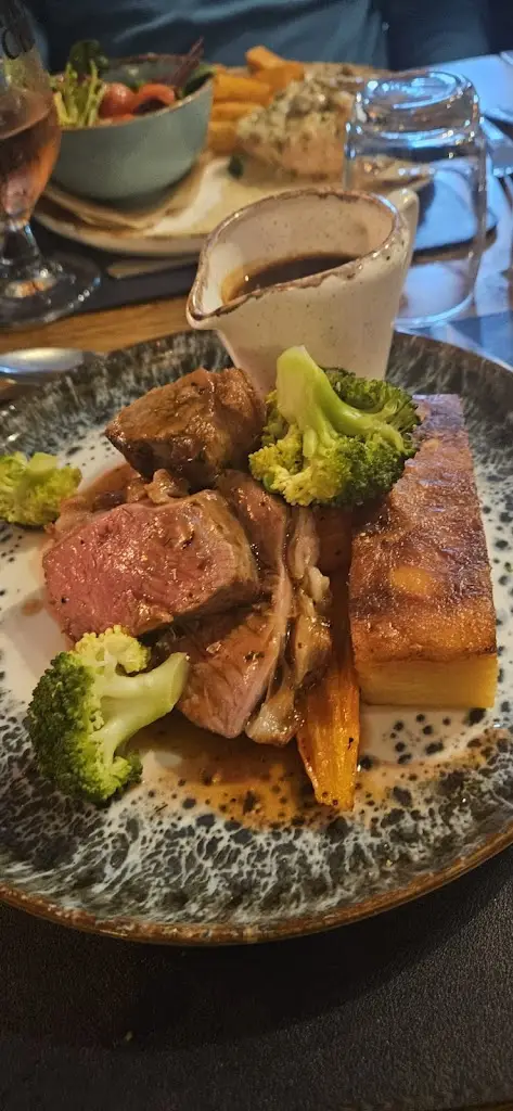 Guy Farmer_Royal Oak Heckington_Cranwell_review