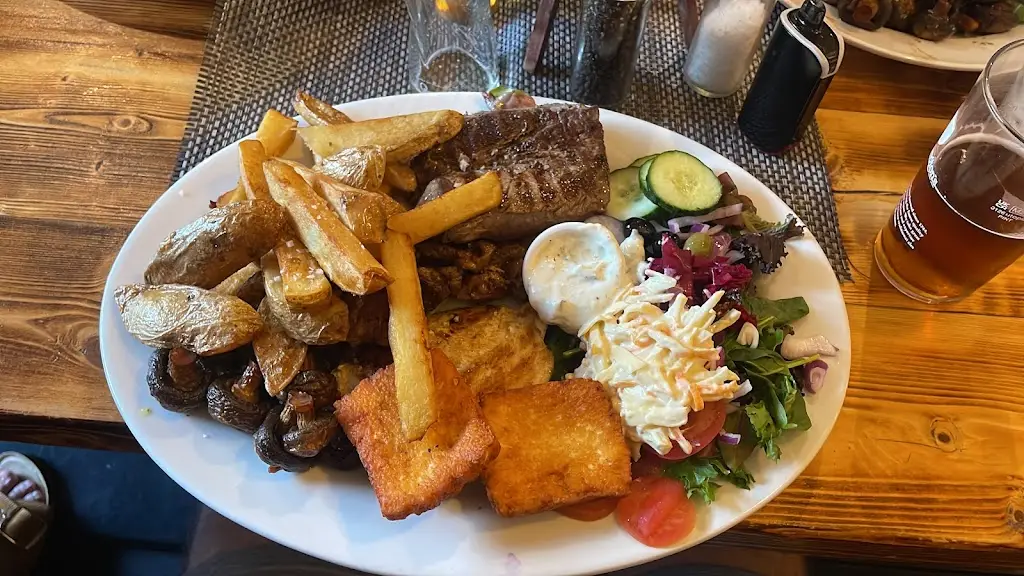 Ryan roberts_Raph's Lounge_Cottingham_review