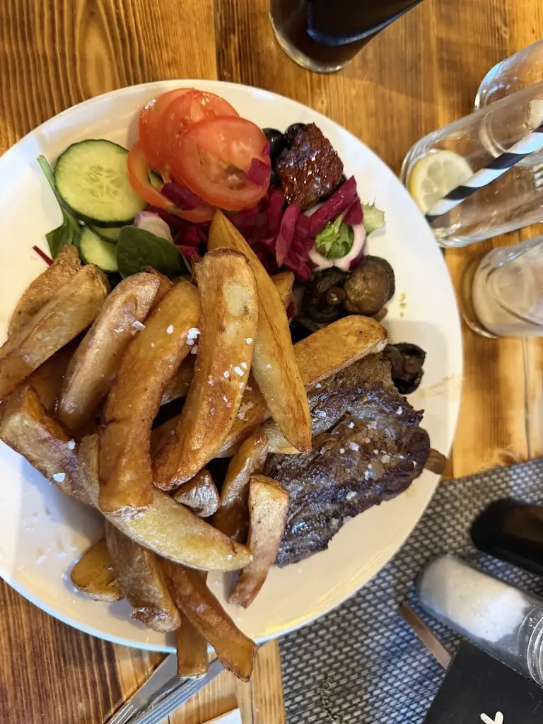 Andy Roberts_Raph's Lounge_Cottingham_review