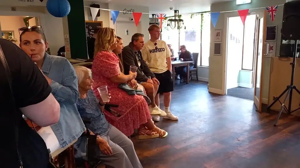 Raph's Lounge_Cottingham_slider_image_2