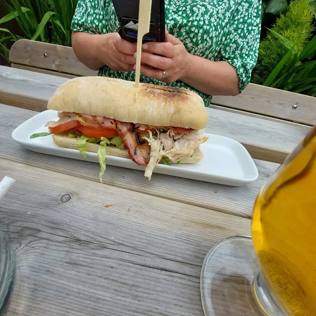 MR GARY J JENNISON_The Blue Bell Cottingham_Cottingham_review