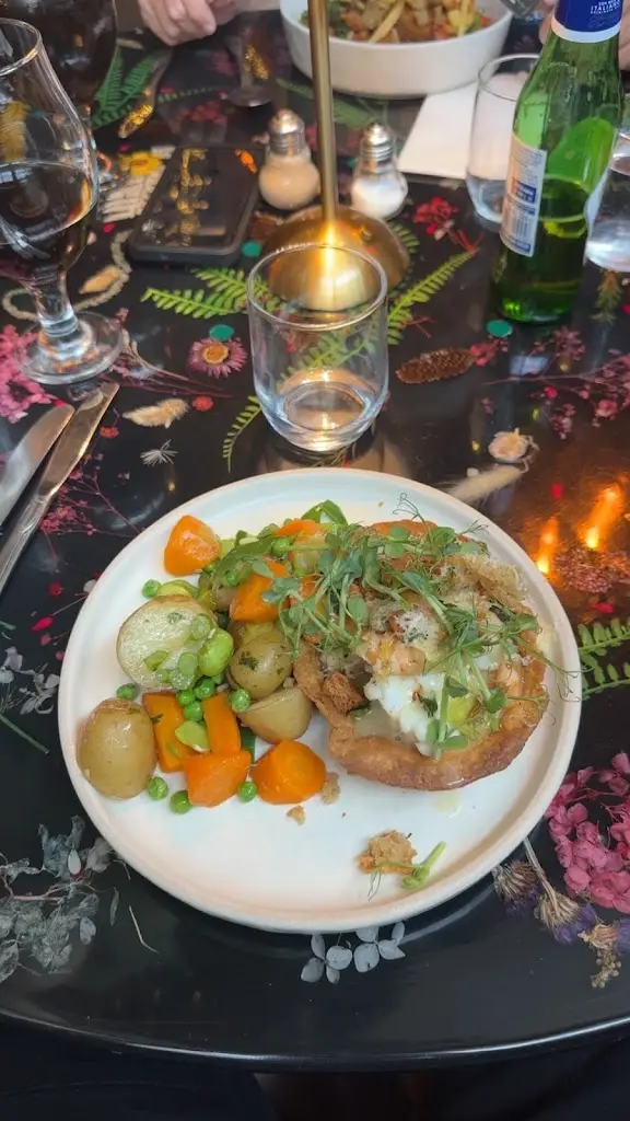 James_The Old Lamp Room_Cottingham_review