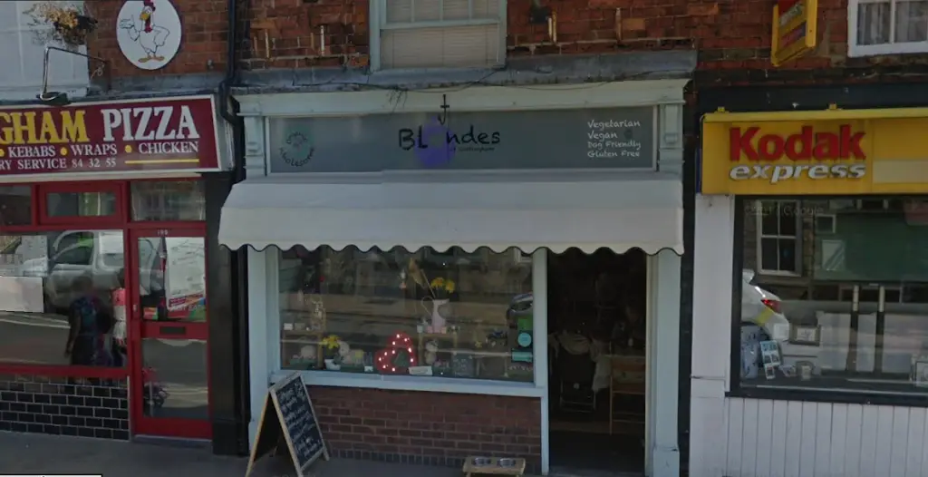 Blondes restaurant in Cottingham