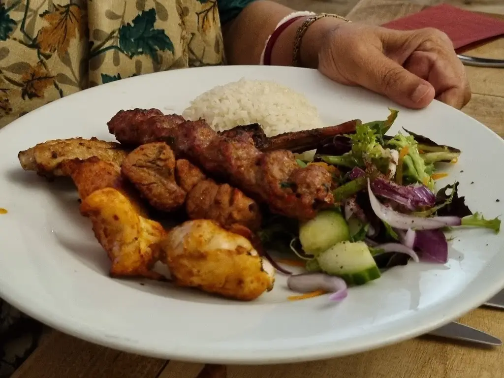 Meze Bar & Grill_Cottingham_slider_image_3