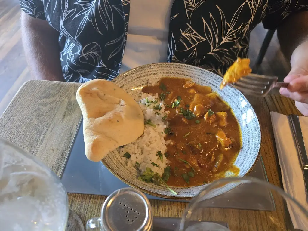 Jen Thomas_The Black Horse_Cottingham_review