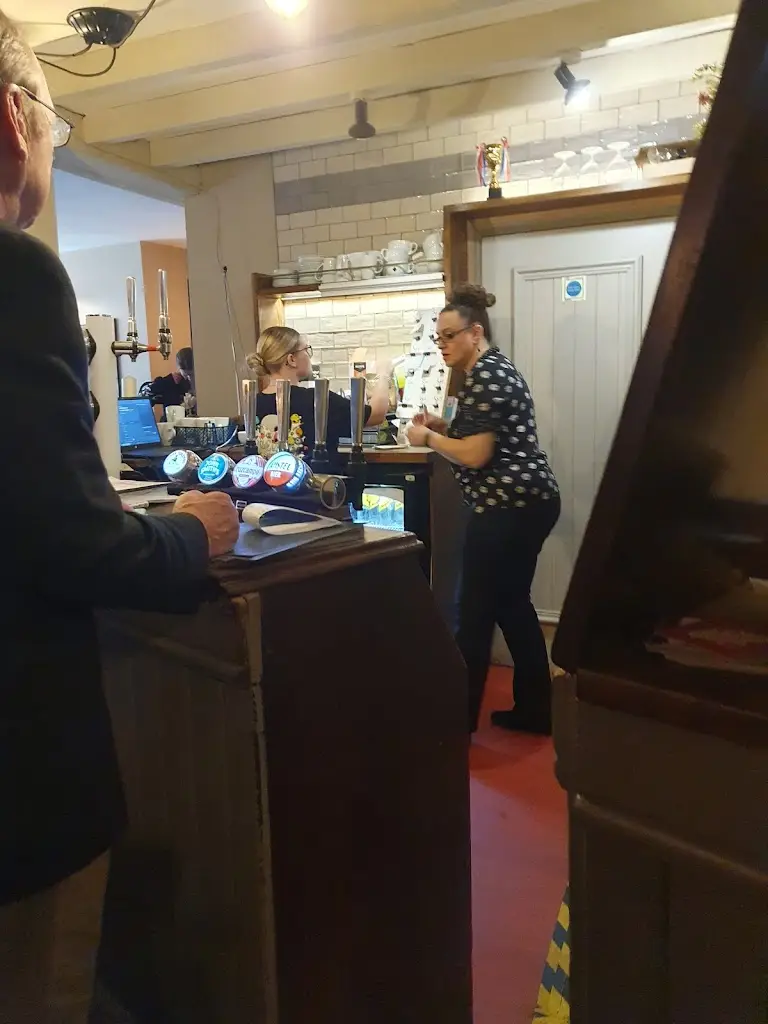 Local Heroes_The Half Moon_Cottingham_review