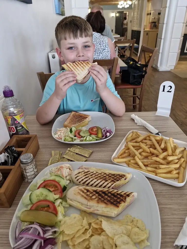 Amilee Holiday_Hallgate Cafe_Cottingham_review