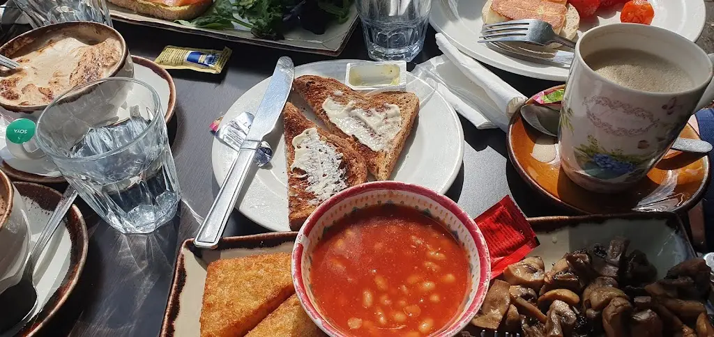 Eddie Chauncy_Yangaz bistro grill_Cranleigh_review