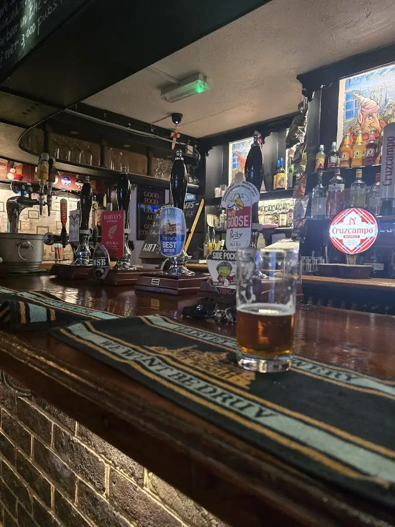 richard amero_The Three Horseshoes_Cranleigh_review