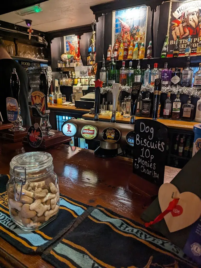 b w_The Three Horseshoes_Cranleigh_review