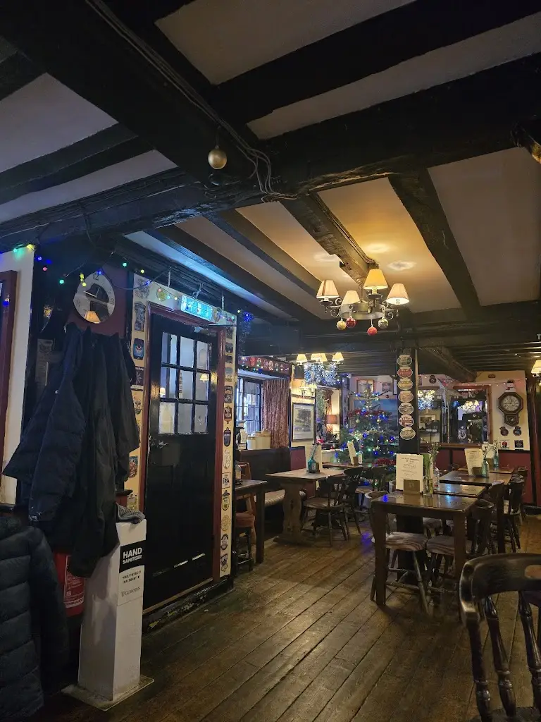 The Three Horseshoes_Cranleigh_slider_image_3