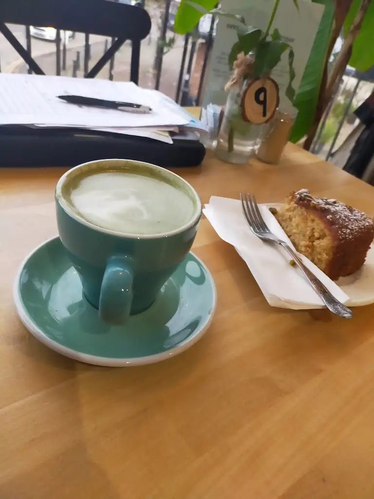 Wild & Green Kitchen_Cranleigh_slider_image_2