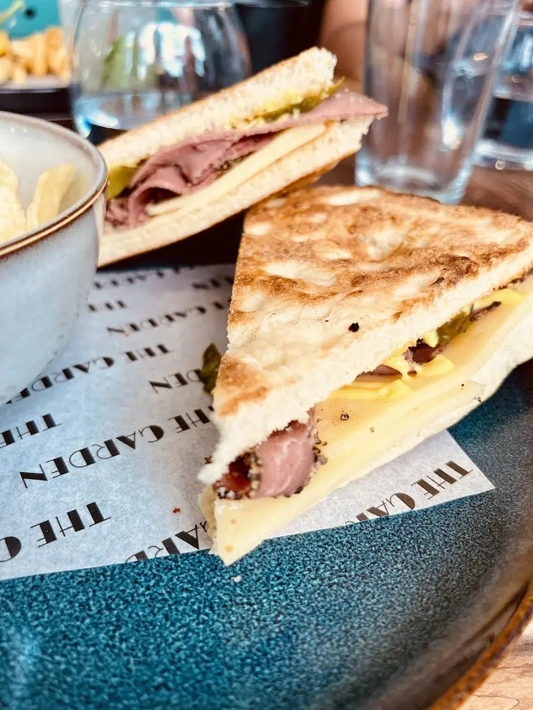 Luke Almond_The Garden_Cowes_review