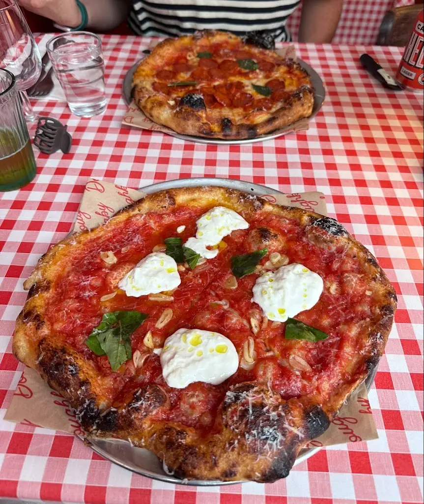 Doughbaby Pizza restaurante en Cowes