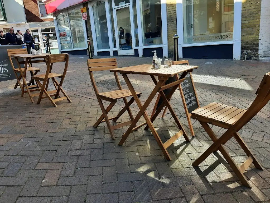 Mike Cox_Sails of Cowes_Cowes_review