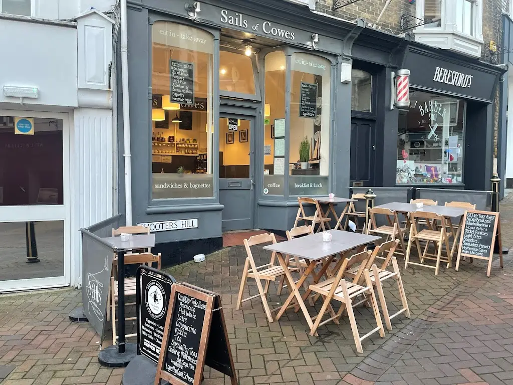 Sails of Cowes_Cowes_slider_image_1