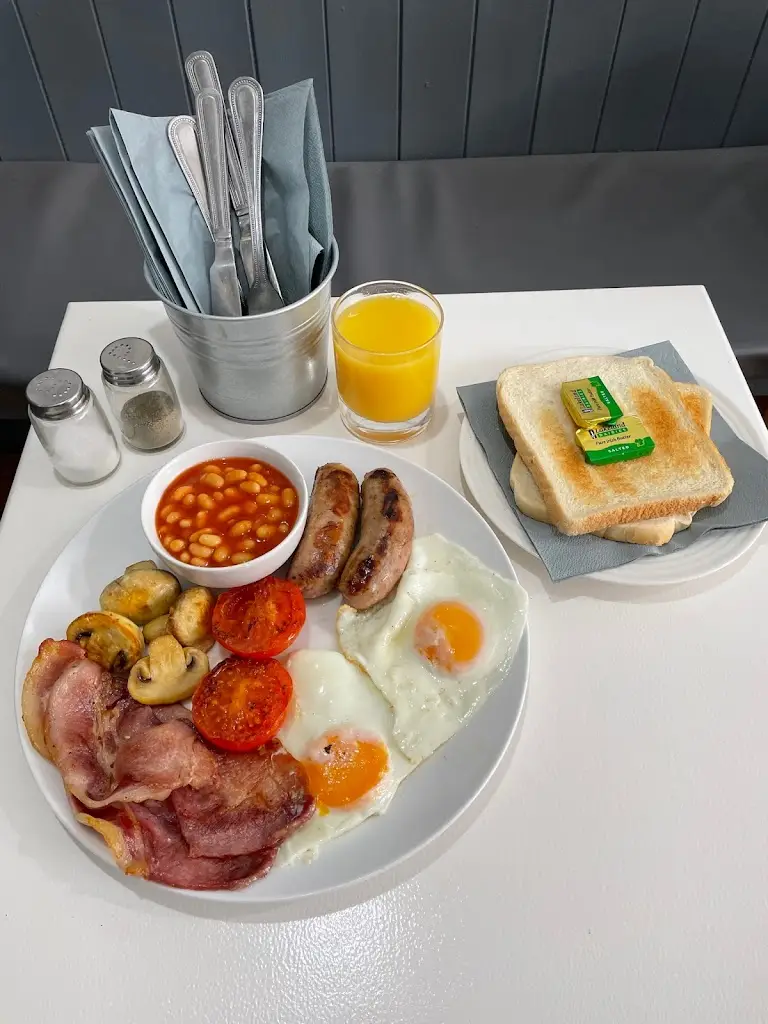 Sails of Cowes_Cowes_slider_image_3