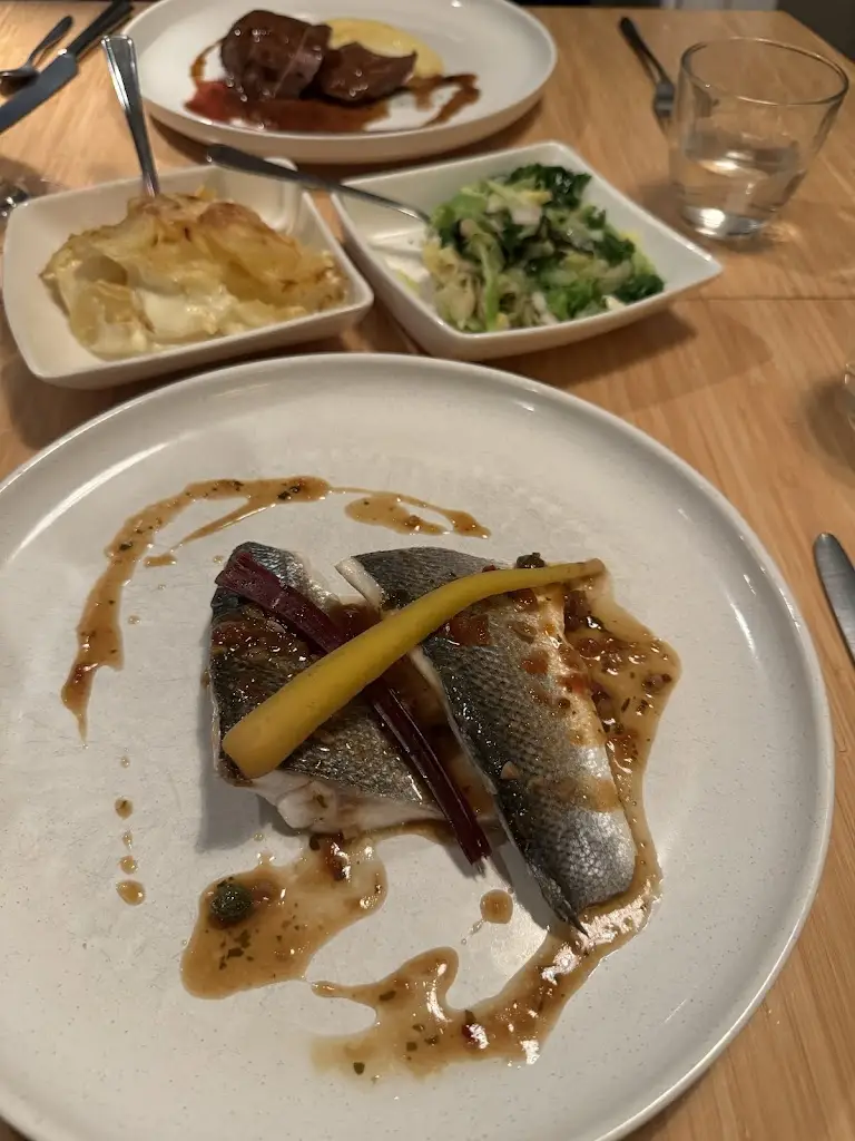 Number 3_Cowes_slider_image_2