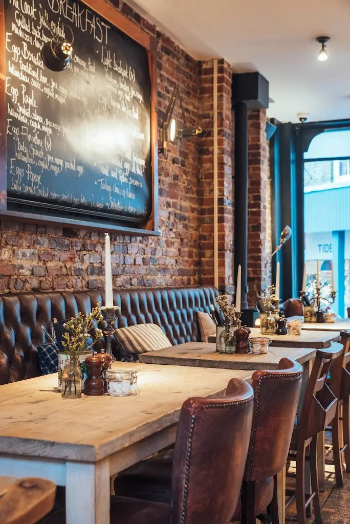 The Coast Bar & Dining Room restaurant in Cowes